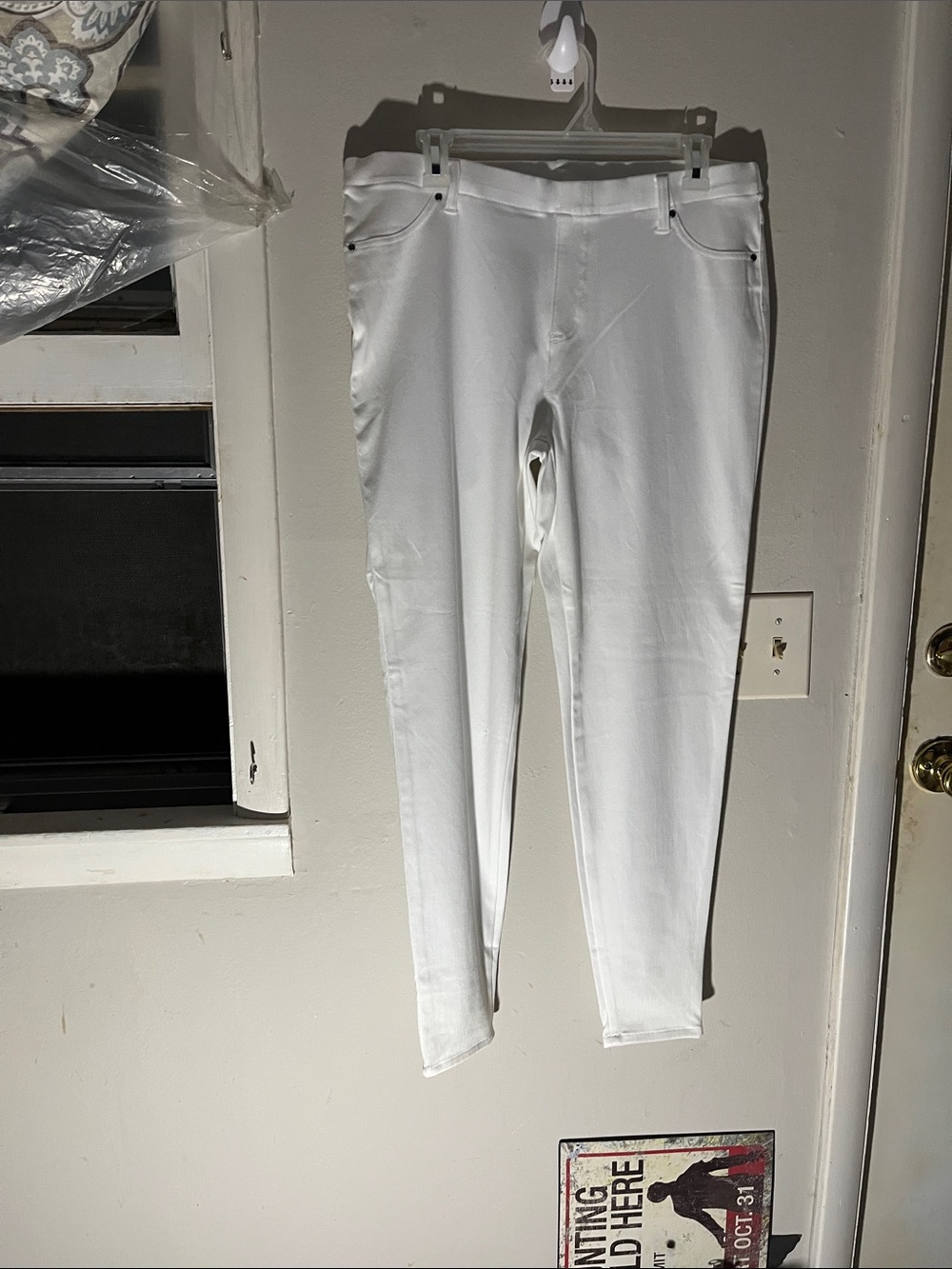 Time and Tru White Women's Stretch Leggings